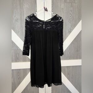 321. As U Wish Juniors' Lace-Trim Shift Dress M